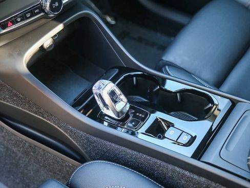 Certified 2025 Volvo XC40 B5 Ultra image 21