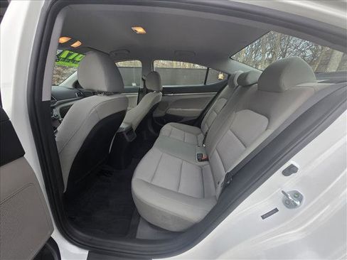 Used 2017 Hyundai Elantra SE w/ Cargo Package image 13