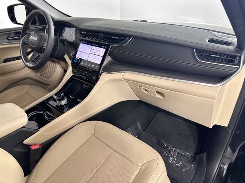 Used 2023 Jeep Grand Cherokee Limited w/ Luxury Tech Group II AWD/4WD image 29