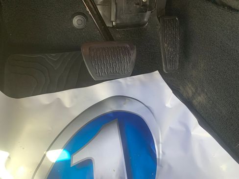 Used 2018 Jeep Wrangler Unlimited Sahara w/ Safety Group image 15