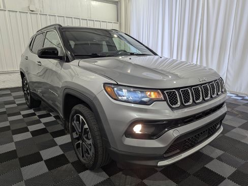 Used 2023 Jeep Compass Limited AWD/4WD image 5