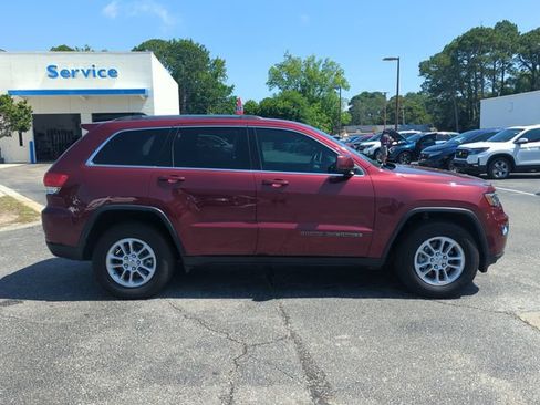 Used 2020 Jeep Grand Cherokee Laredo RWD image 3