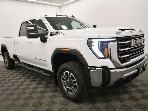 Used 2024 GMC Sierra 3500 SLE w/ SLE Convenience Package image 10