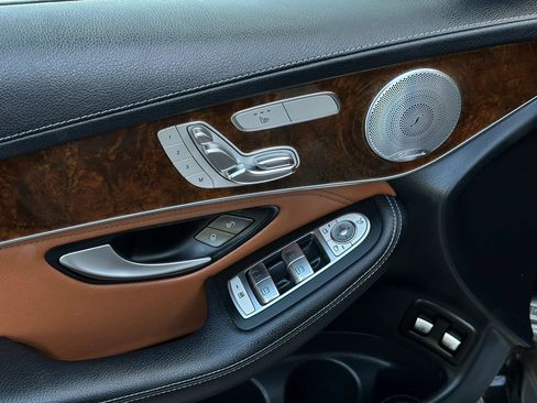 Used 2019 Mercedes-Benz GLC 350e 4MATIC image 12