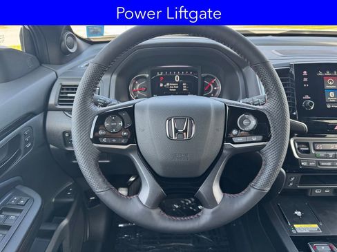 Certified 2025 Honda Passport Black Edition image 10