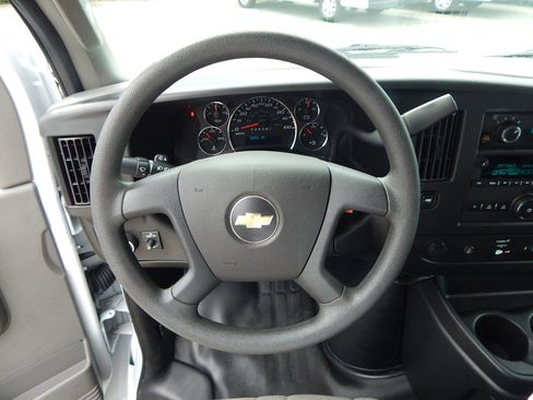 Used 2021 Chevrolet Express 2500 RWD image 17