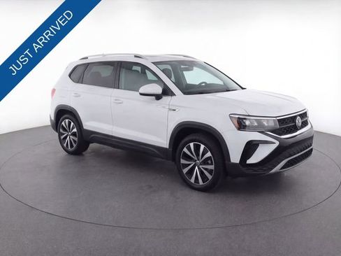 Used 2024 Volkswagen Taos SE image 15