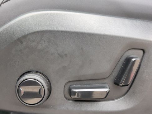 Used 2025 Volvo XC90 B6 Plus image 31