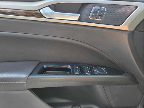 Used 2014 Ford Fusion SE w/ Equipment Group 502A FWD image 21