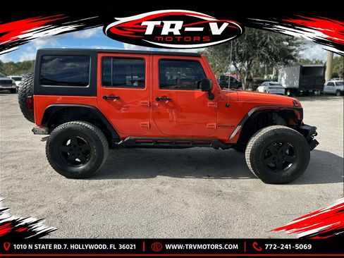 Used 2015 Jeep Wrangler Unlimited Sport w/ Connectivity Group AWD/4WD image 4
