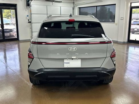 Used 2025 Hyundai Kona SEL FWD image 6