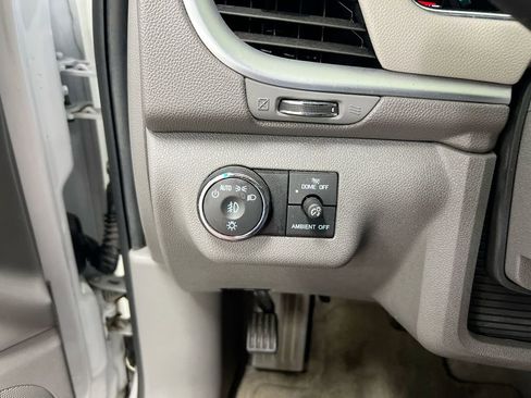 Used 2016 Chevrolet Traverse LT w/ Style and Technology Package FWD image 18