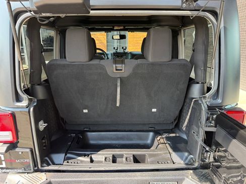 Used 2016 Jeep Wrangler Rubicon w/ Power Convenience Group AWD/4WD image 52