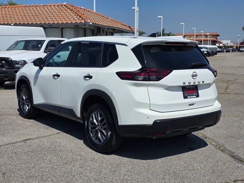Used 2024 Nissan Rogue S FWD image 6