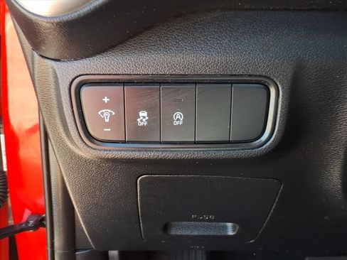 Used 2025 Kia Soul LX FWD image 18