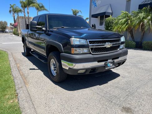 Used 2006 Chevrolet Silverado 2500 LT w/ Onstar Plus Package AWD/4WD image 3