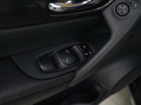 Used 2017 Nissan Rogue SL image 19