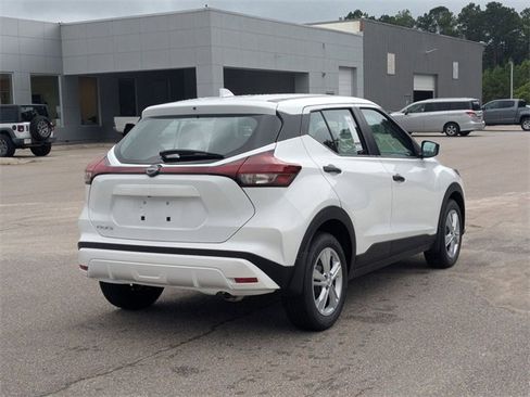 New 2025 Nissan Kicks Play S image 3