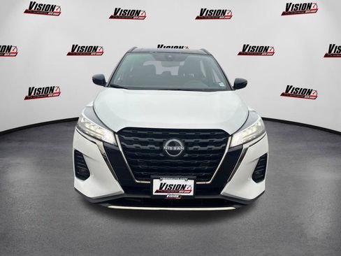 Used 2024 Nissan Kicks SR image 2