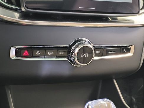 New 2026 Volvo XC90 B6 Plus w/ Protection Package Premier AWD/4WD image 17