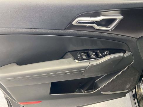 Used 2025 Kia Sportage EX image 16