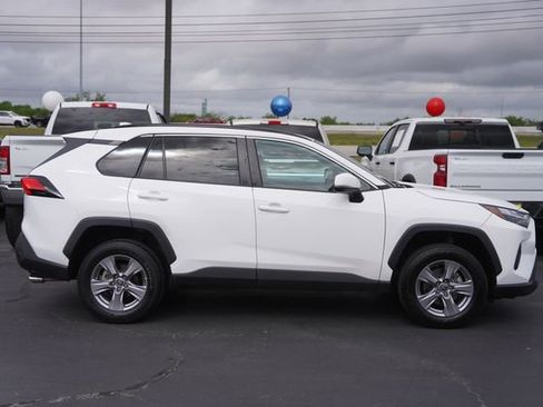 Used 2022 Toyota RAV4 XLE FWD image 5