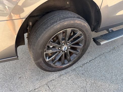 Used 2019 Ford Expedition Max Limited RWD image 34