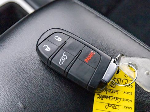 Used 2018 Jeep Grand Cherokee Laredo image 37