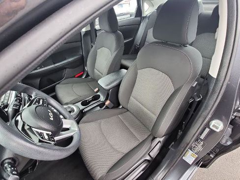 Used 2022 Kia Forte LXS image 17