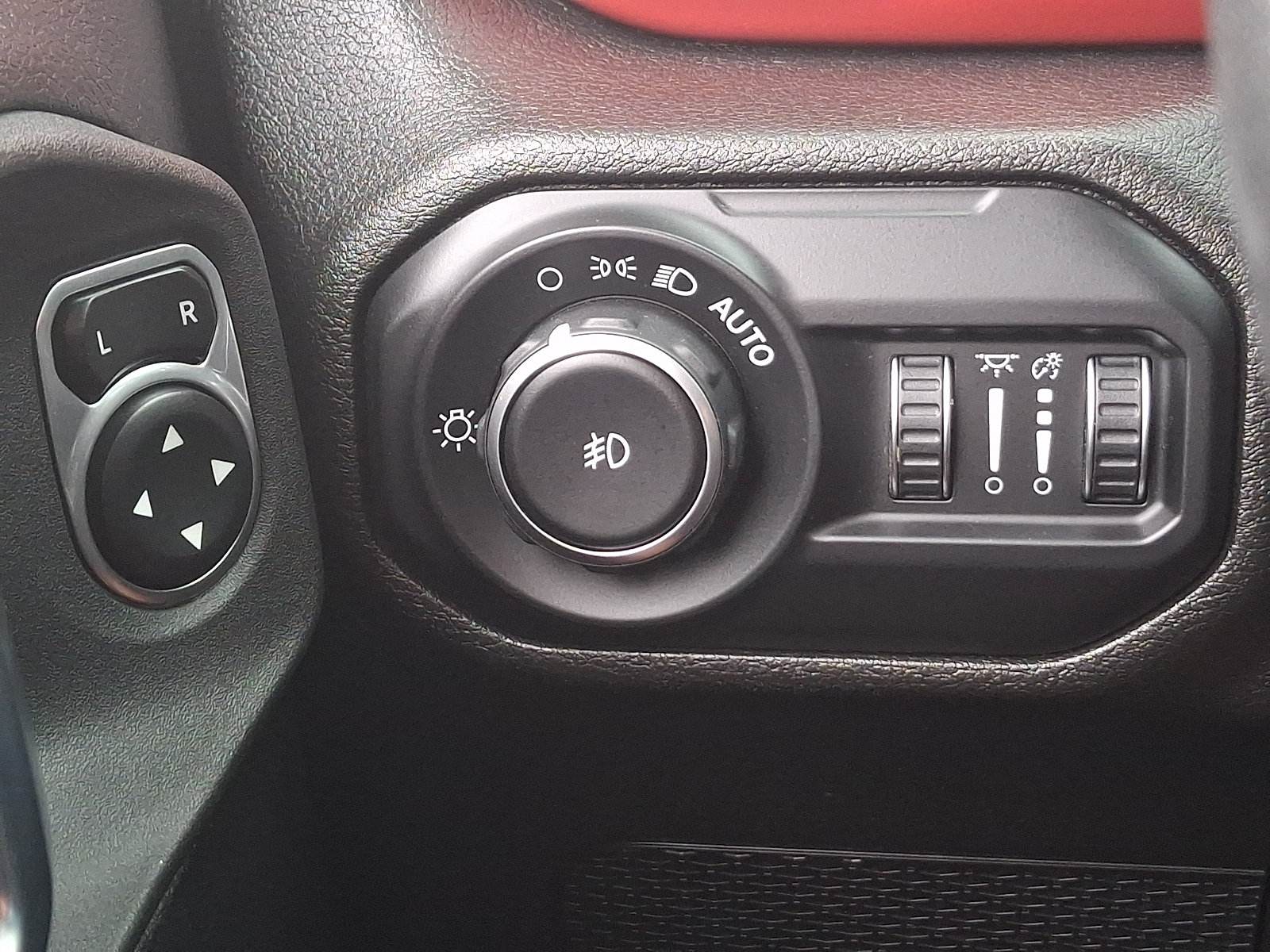 Used 2021 Jeep Wrangler Rubicon w/ Cold Weather Group AWD/4WD image 23