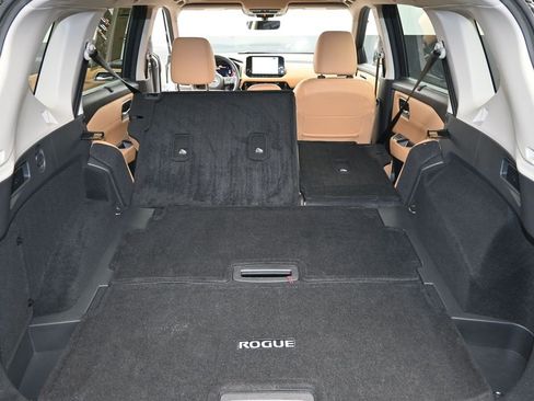 Used 2023 Nissan Rogue Platinum w/ Platinum Premium Package image 12