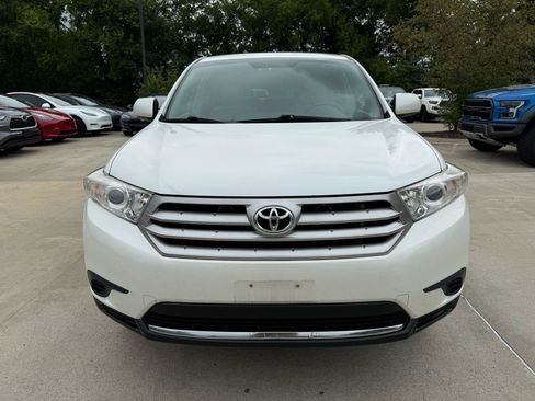 Used 2013 Toyota Highlander FWD w/ Cold Weather Pkg image 2