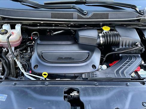 Used 2023 Chrysler Pacifica Touring-L FWD image 30