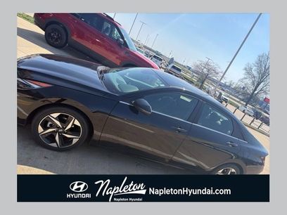 Used 2022 Hyundai Elantra Limited w/ Preferred Accessory Package