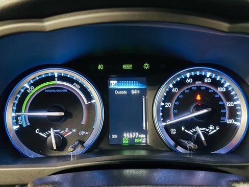 Used 2018 Toyota Highlander XLE w/ Carpet Mat Package (TMS) image 19