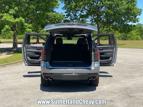 Used 2025 Chevrolet Suburban Z71 AWD/4WD image 44
