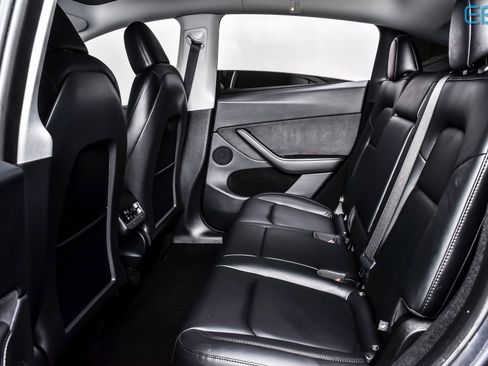 Used 2024 Tesla Model Y Performance image 18