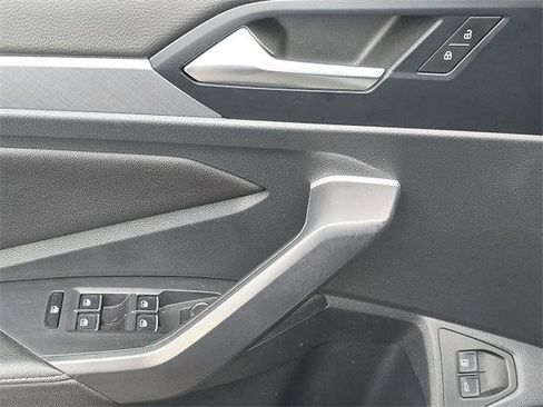 Used 2024 Volkswagen Jetta SE image 9