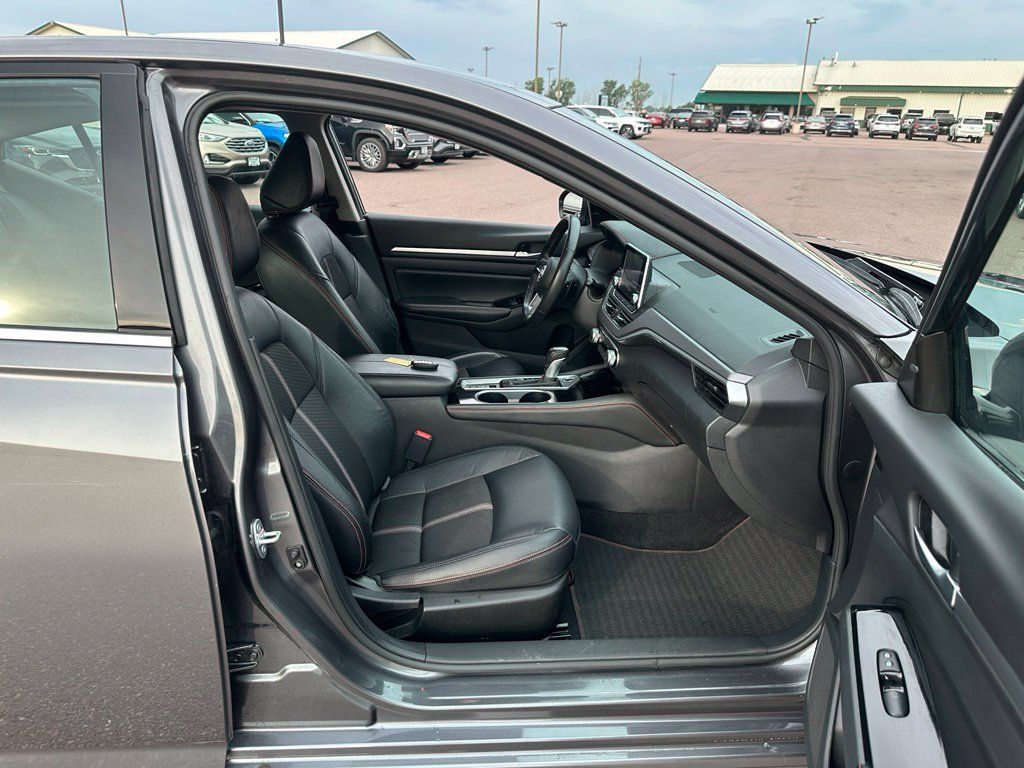 Used 2024 Nissan Altima 2.5 SR AWD/4WD image 28
