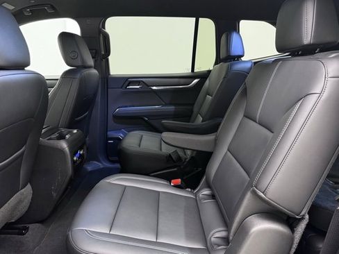 Used 2024 GMC Acadia Elevation image 22