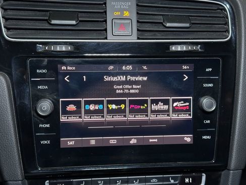 Used 2016 Volkswagen Golf 4-Door image 36