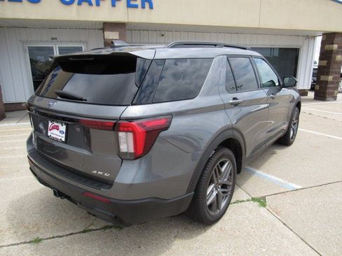 Used 2025 Ford Explorer ST-Line w/ ST-Line Street Pack AWD/4WD image 5