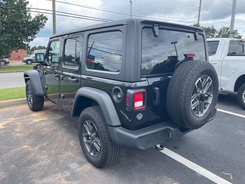 Used 2025 Jeep Wrangler Unlimited Sport AWD/4WD image 12