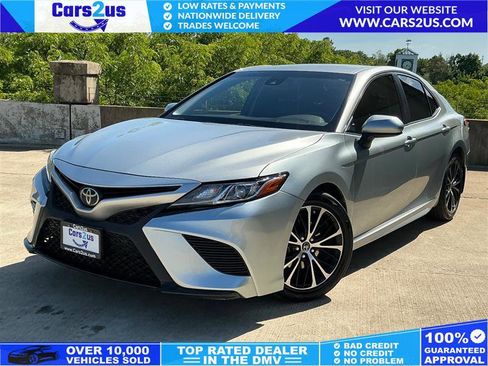 Used 2018 Toyota Camry SE FWD image 1