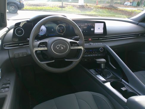 Used 2023 Hyundai Elantra SEL w/ Convenience Package image 31