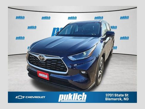 Used 2021 Toyota Highlander XLE AWD/4WD image 1
