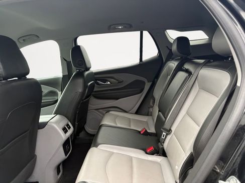 Used 2023 GMC Terrain SLT image 15
