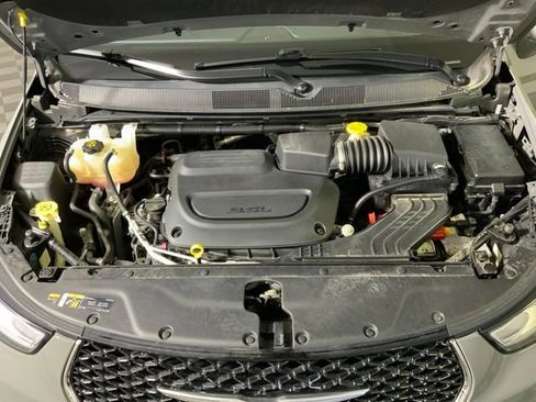 Used 2022 Chrysler Pacifica Touring-L FWD image 57