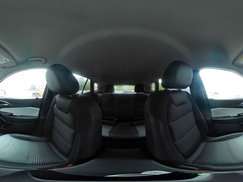 Used 2025 Chevrolet Trax LT FWD image 41