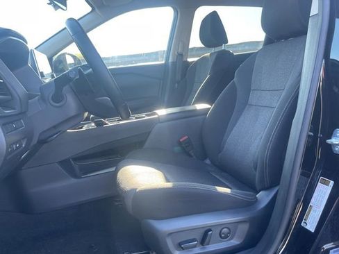 Used 2025 Nissan Rogue SV image 18